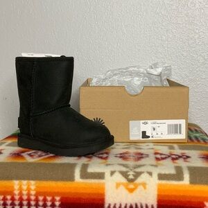 UGG Kids Short Boots - size 9